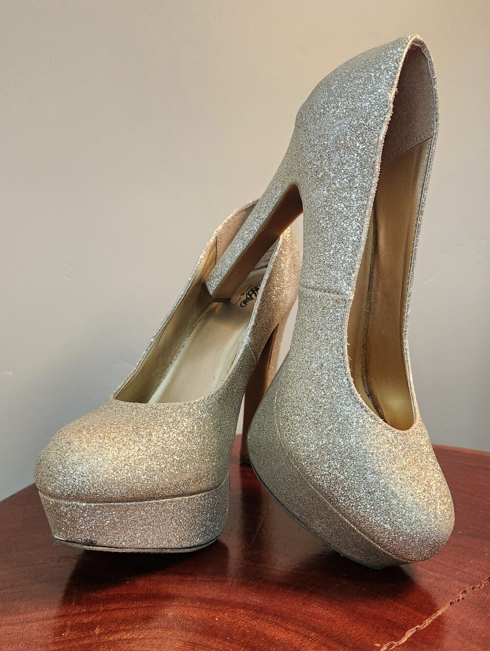 Mossimo Gold Glitter Platform Pumps Heels Sparkly Holiday Party Size 5.5